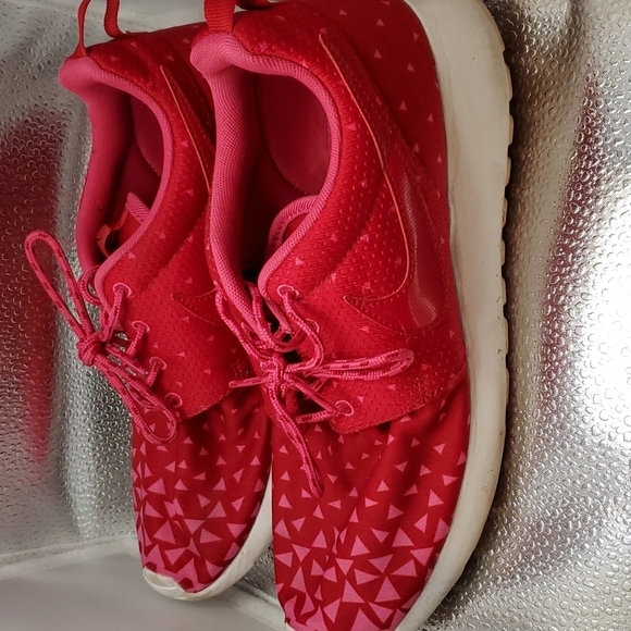 Nike 599729-602 Roshe One Gym Red Running Shoe SZ 7Y - Picture 2 of 7